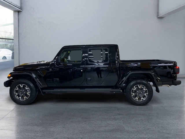 2026 Jeep Gladiator Sahara, schwarz, 84 km, Import Kanada — Foto 2 z 20