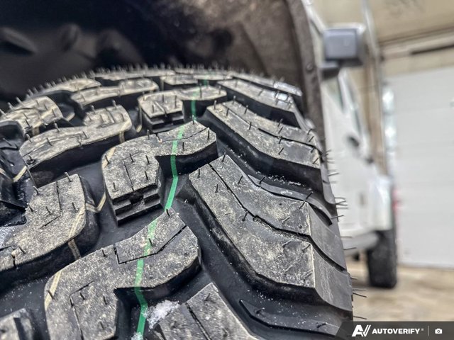 2026 Jeep Gladiator Mojave X | Leather Heated Seats | FOX Performance Hydro Jounce Suspension | GPS Nav, weiß, 31 km, Import Kanada — Foto 11 z 20