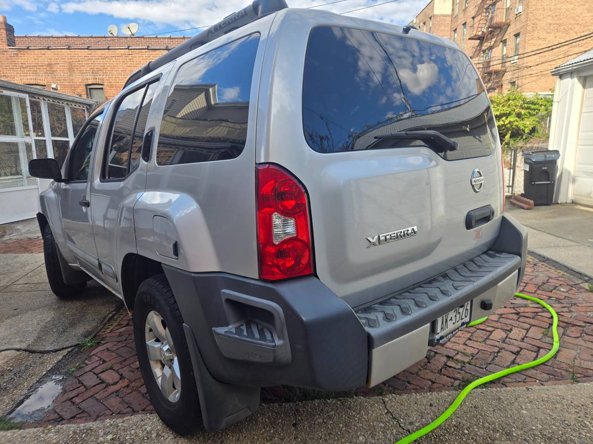 2011 Nissan, Import USA — Foto 4 z 12