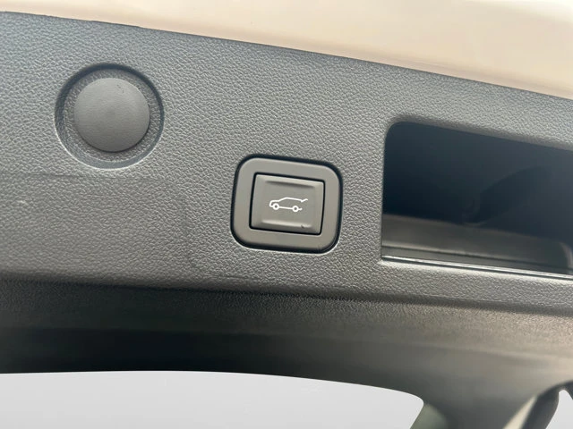 2027 GMC Terrain AWD Elevation, weiß, 7 km, Import Kanada — Foto 11 z 20