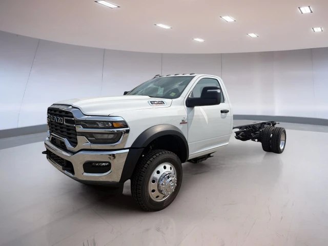 2026 RAM 5500 Tradesman, weiß, 1 km, Import Kanada — Foto 1