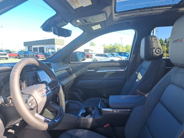 2027 GMC Terrain At4 Awd, silber, 5 km, Import Kanada — Foto 2 z 20