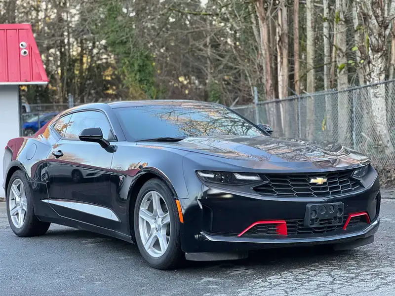 2023 Chevrolet Camaro 1LT 2L Turbo Auto, schwarz, 34.000 km, Import Kanada — Foto 1