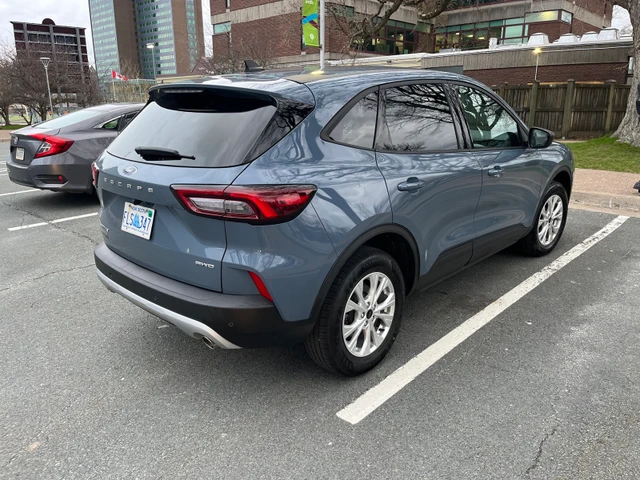 2025 Ford Escape Active AWD, 30.000 km, Import Kanada — Foto 4 z 5