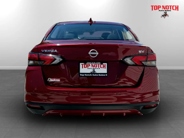 2024 Nissan Versa SV, rot, 50.015 km, Import Kanada — Foto 5 z 20