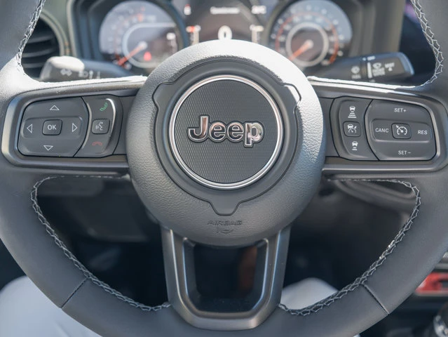 2026 Jeep Gladiator Mojave, weiß, 20 km, Import Kanada — Foto 10 z 16