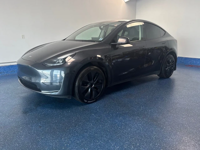 2024 Tesla Model Y Standard Range, grau, 53.490 km, Import Kanada — Foto 1