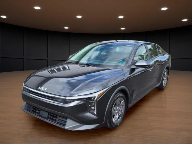 2025 Kia K4 LX, grau, 9.700 km, Import Kanada — Foto 1