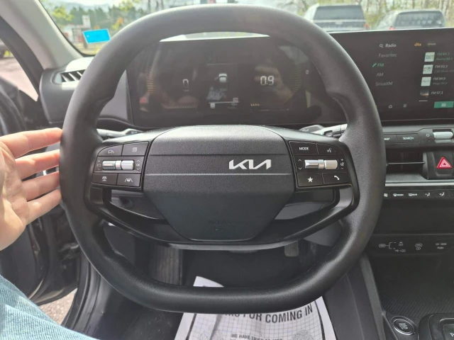 2025 Kia K4 LX, grau, 9.700 km, Import Kanada — Foto 14 z 18