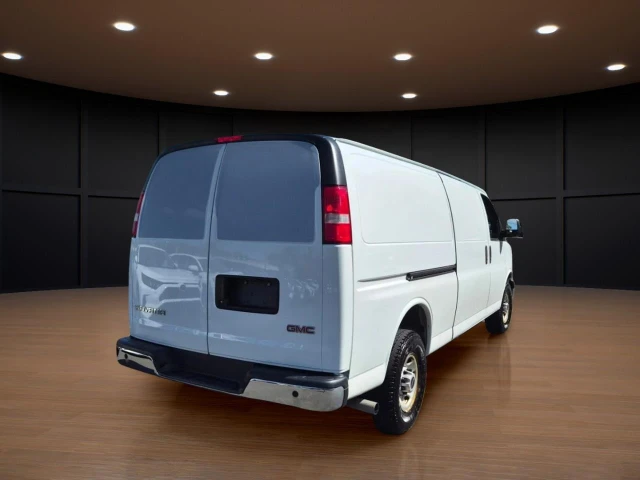 2022 GMC Savana Work, weiß, 72.770 km, Import Kanada — Foto 5 z 13