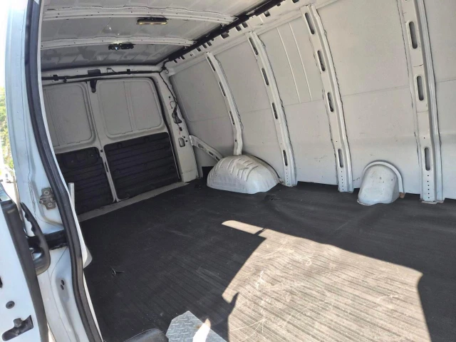 2022 GMC Savana Work, weiß, 72.770 km, Import Kanada — Foto 8 z 13