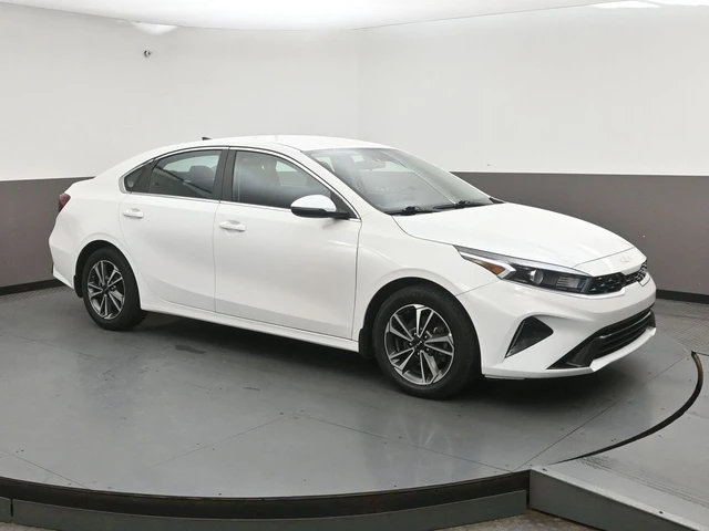 2024 Kia Forte, weiß, 58.252 km, Import Kanada — Foto 1