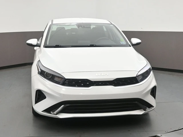 2024 Kia Forte, weiß, 58.252 km, Import Kanada — Foto 2 z 20