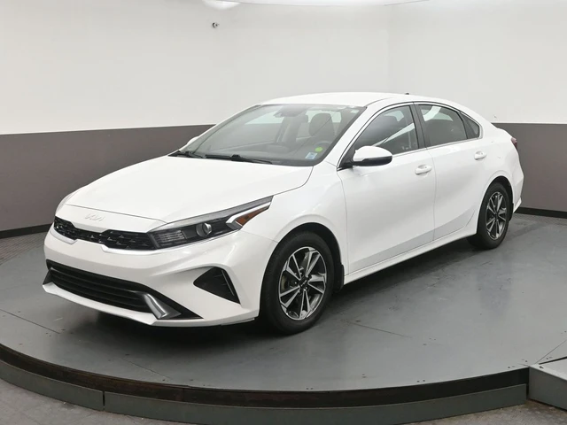 2024 Kia Forte, weiß, 58.252 km, Import Kanada — Foto 3 z 20
