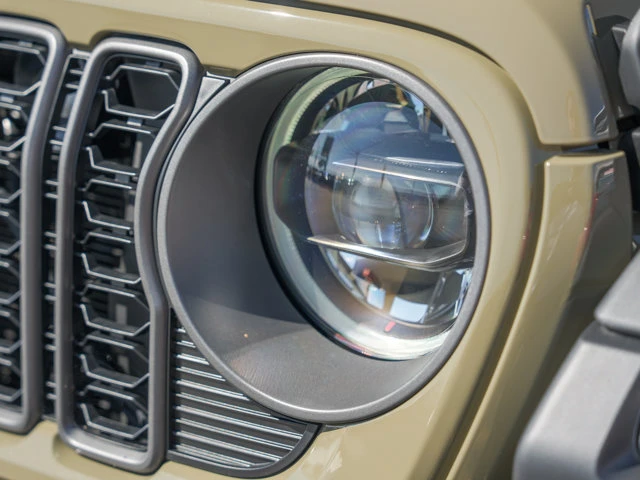 2026 Jeep Gladiator Mojave, grün, 23 km, Import Kanada — Foto 16 z 17
