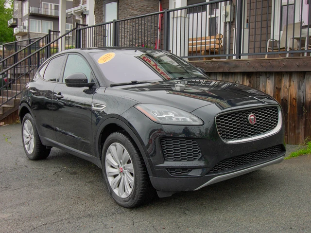 2018 Jaguar E Pace S, schwarz, 1 km, Import Kanada — Foto 1