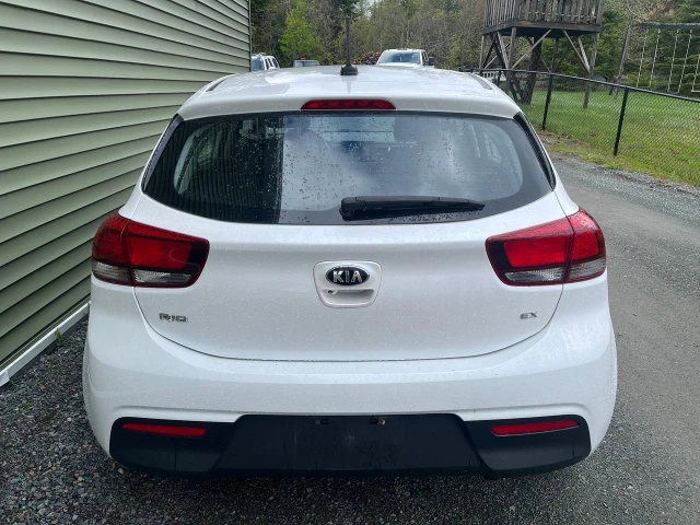 2018 Kia Rio EX, weiß, 162.000 km, Import Kanada — Foto 4 z 8