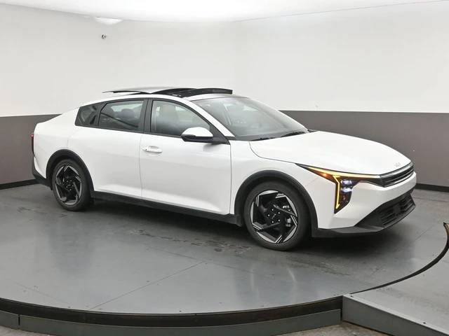 2026 Kia K4 EX+, weiß, 13.866 km, Import Kanada — Foto 1