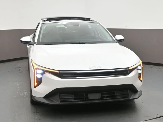 2026 Kia K4 EX+, weiß, 13.866 km, Import Kanada — Foto 2 z 20