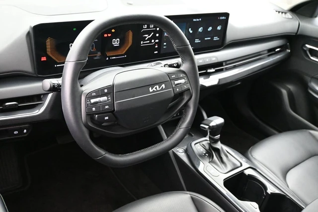 2026 Kia K4 EX+, weiß, 13.866 km, Import Kanada — Foto 5 z 20
