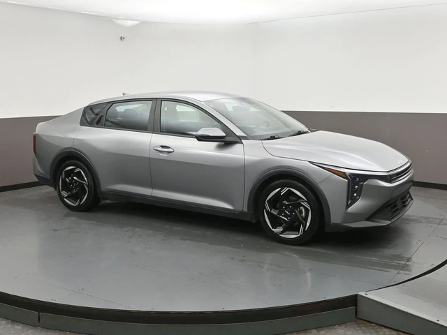 2025 Kia K4 EX, grau, 25.109 km, Import Kanada — Foto 1