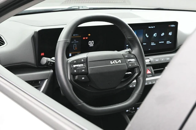 2025 Kia K4 EX, grau, 25.109 km, Import Kanada — Foto 5 z 20