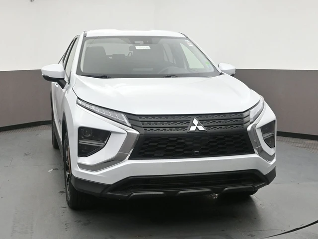 2023 Mitsubishi Eclipse Cross ES AWD, weiß, 73.538 km, Import Kanada — Foto 2 z 20