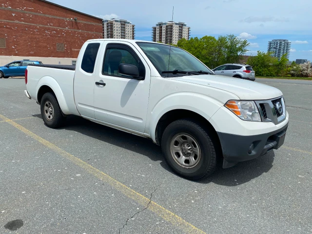 2019 Nissan Frontier, weiß, 167.000 km, Import Kanada — Foto 2 z 5