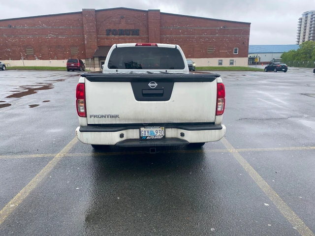 2019 Nissan Frontier, weiß, 167.000 km, Import Kanada — Foto 4 z 5