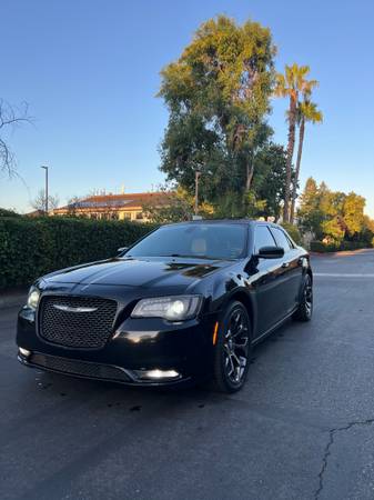 2015 Chrysler, Import USA — Foto 2 z 12