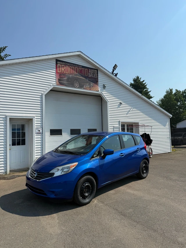 2015 Nissan Versa Note 5dr HB Manual 1.6 S, blau, 149.000 km, Import Kanada — Foto 1