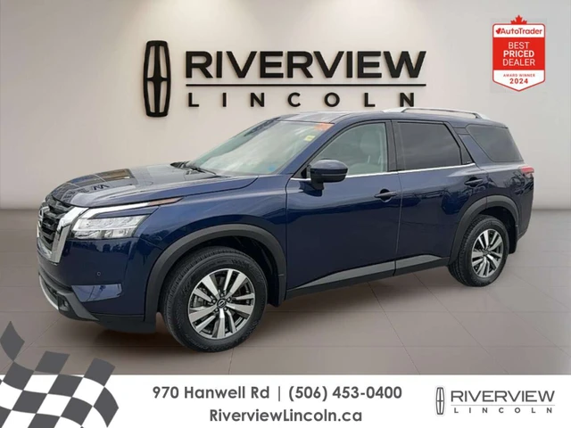 2024 Nissan Pathfinder SL 4WD-Condition Like New, blau, 26.378 km, Import Kanada — Foto 1