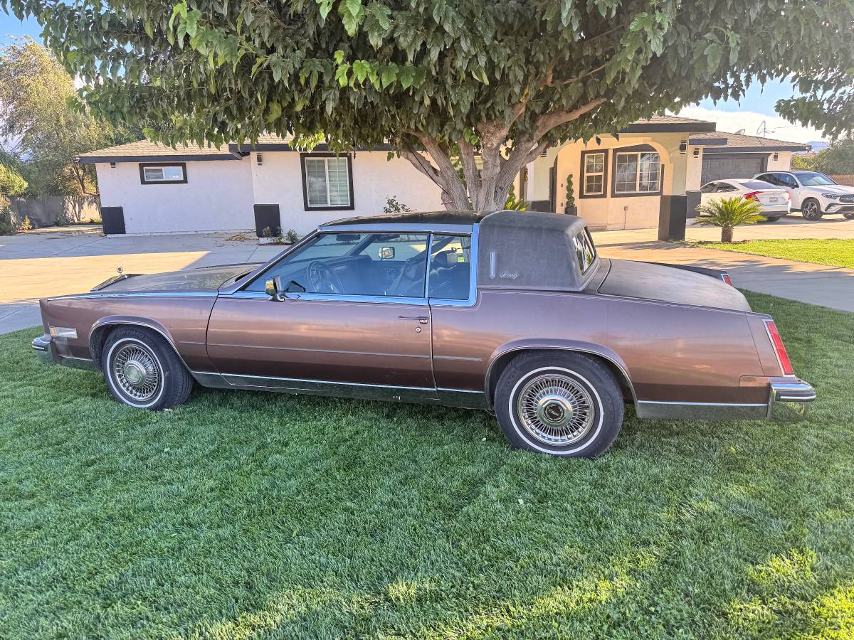 1984 Cadillac, Import USA — Foto 3 z 9