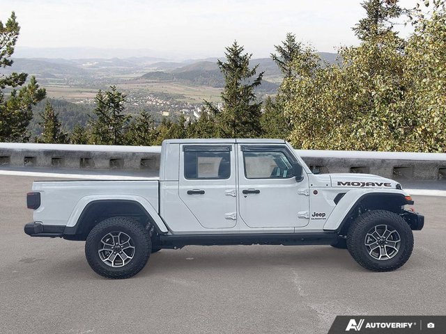 2026 Jeep Gladiator Mojave X 4x4 | FOX Suspension + Off-Road Camera, weiß, 10 km, Import Kanada — Foto 7 z 20