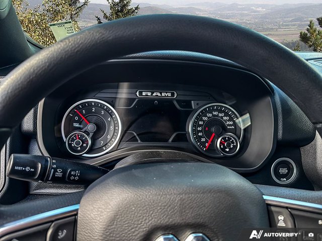 2027 RAM 1500 Rebel, silber, 5 km, Import Kanada — Foto 14 z 20