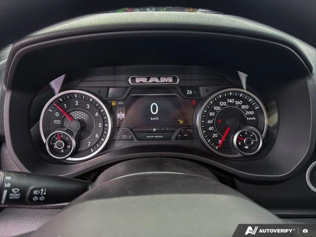 2027 RAM 1500 Black Express | Spray-In Bedliner + Black Mopar Side Steps, rot, 5 km, Import Kanada — Foto 14 z 20