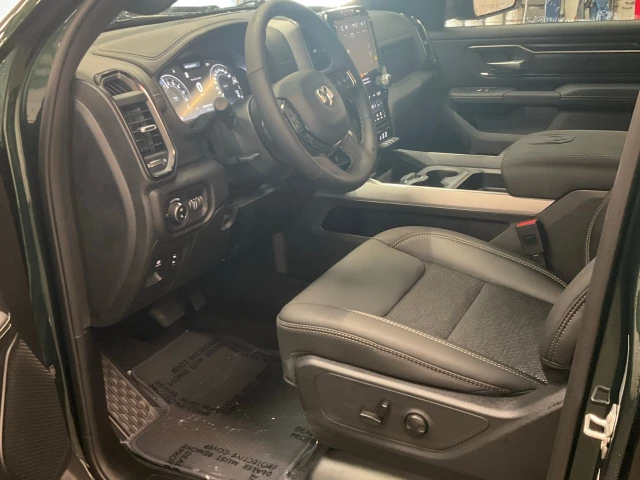 2027 RAM 1500 Sport, blau, 5 km, Import Kanada — Foto 10 z 20