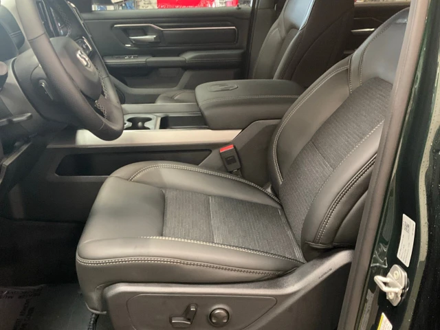 2027 RAM 1500 Sport, blau, 5 km, Import Kanada — Foto 11 z 20