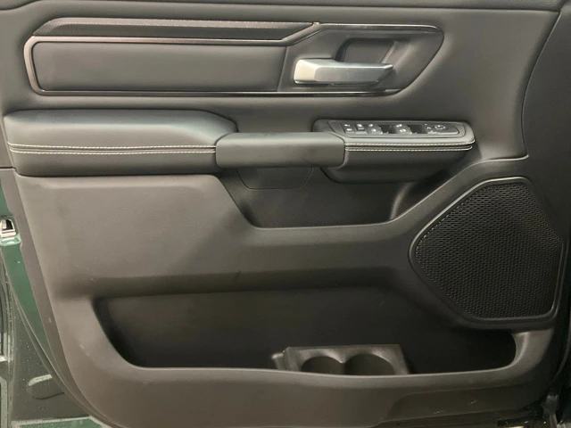 2027 RAM 1500 Sport, blau, 5 km, Import Kanada — Foto 12 z 20