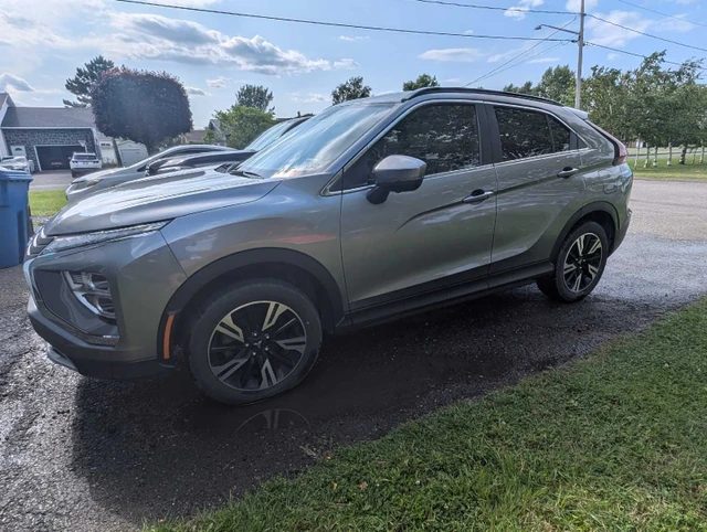 2024 Mitsubishi Eclipse Cross SEL, grau, 54.000 km, Import Kanada — Foto 4 z 5
