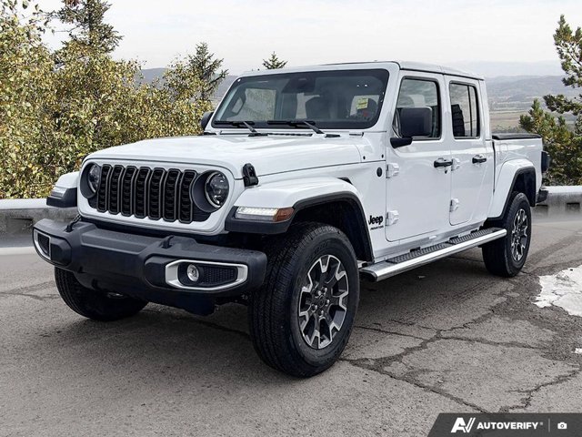 2026 Jeep Gladiator Sahara 4x4 | Body-Colour Freedom Top + Alpine Audio, weiß, 20 km, Import Kanada — Foto 1