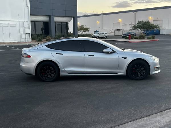 2018 Tesla, Import USA — Foto 6 z 12