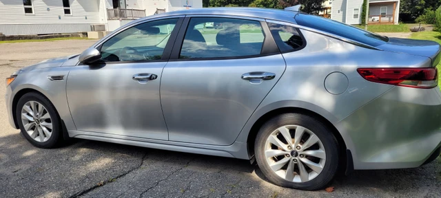2018 Kia Optima, silber, 94.000 km, Import Kanada — Foto 1