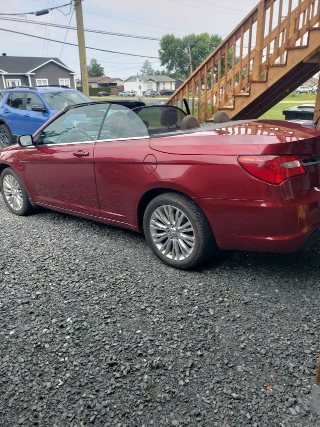 2011 Chrysler 200Series, 94.000 km, Import Kanada — Foto 1