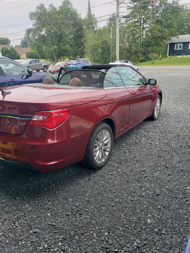 2011 Chrysler 200Series, 94.000 km, Import Kanada — Foto 2 z 5