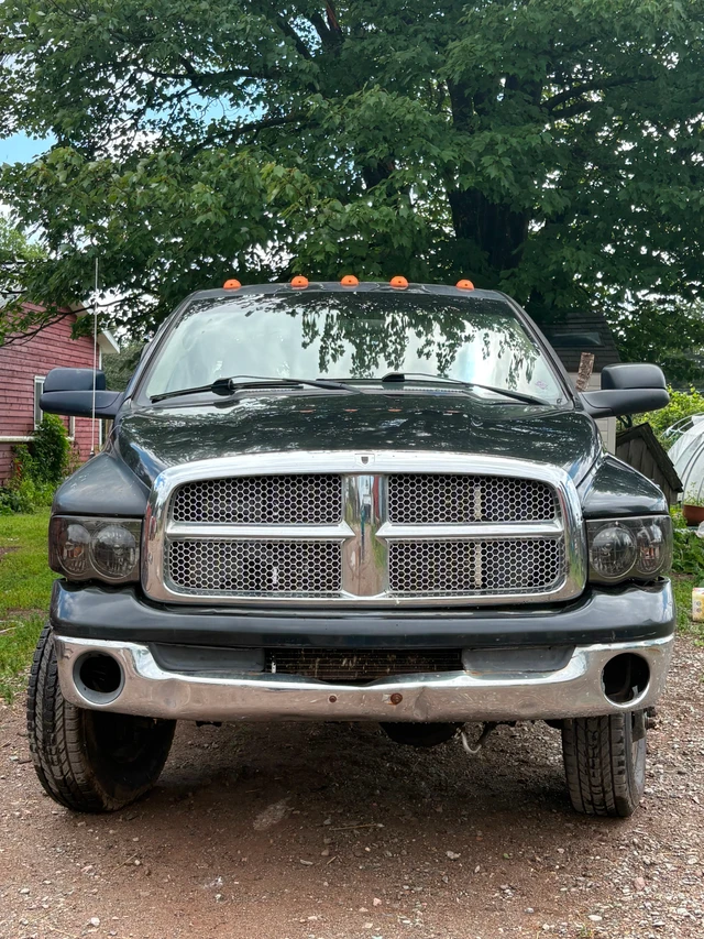 2005 Dodge Ram, schwarz, 247.000 km, Import Kanada — Foto 2 z 5