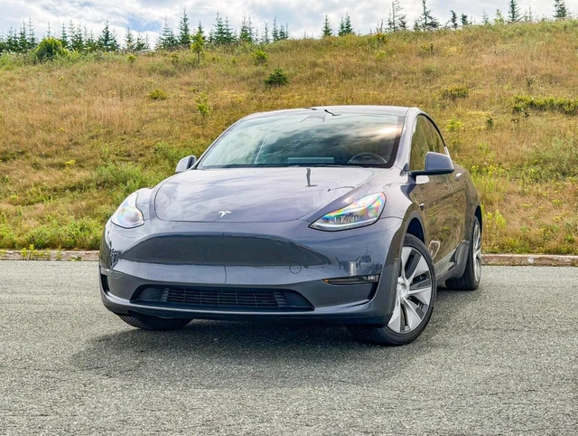 2023 Tesla Model Y Long Range, 30.339 km, Import Kanada — Foto 1