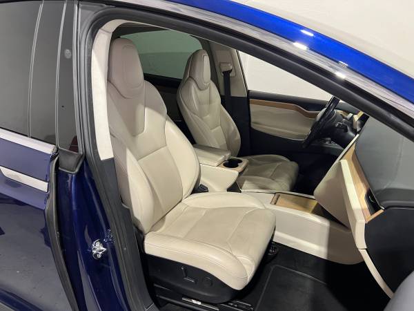 2018 Tesla, Import USA — Foto 11 z 12