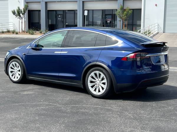 2018 Tesla, Import USA — Foto 4 z 12