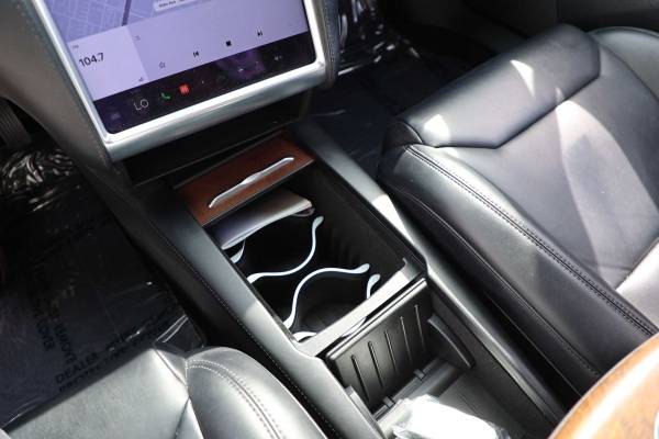 2017 Tesla, Import USA — Foto 11 z 12